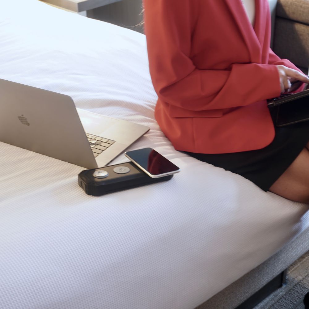 Lion Eclipse 3-in-1 wireless and USB Charger