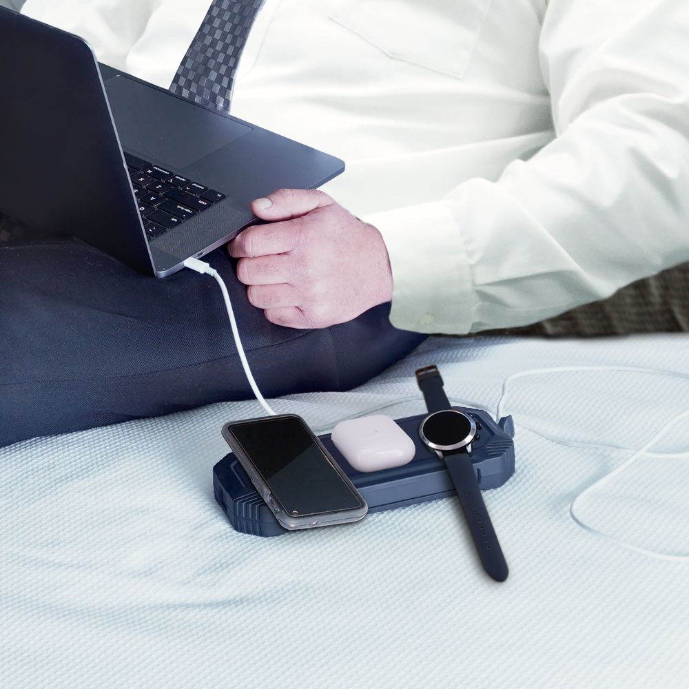 Lion Eclipse 3-in-1 wireless and USB Charger